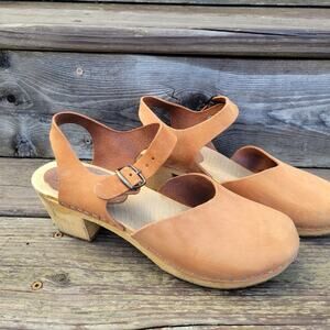 Moheda Toffeln Swedish Clogs Tan Leather Ankle Strap Wood Sole Size 40 US Size 9